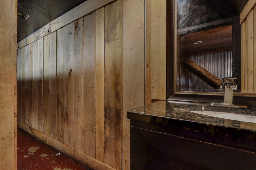 More Photos Of 631 S Broadway St, Menomonie Bar For Sale