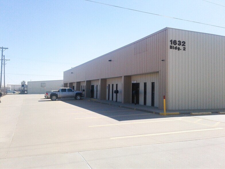 Primary Photo Of 1632 S West St, Wichita Warehouse For Lease