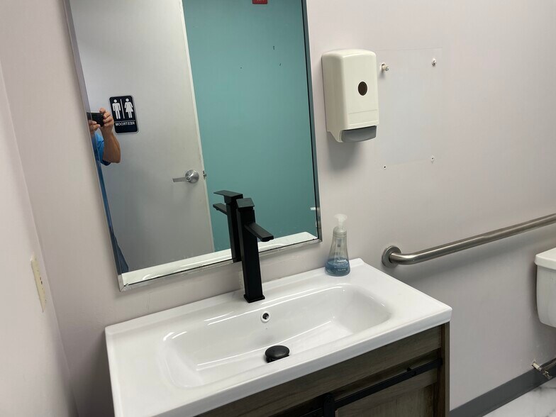 More Photos Of 325 Gambrills Rd, Gambrills Office For Sale