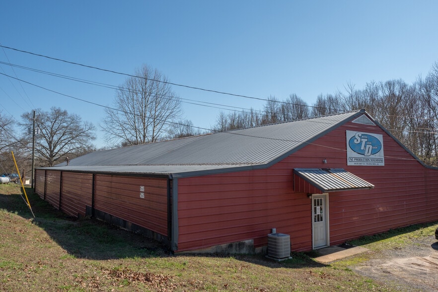 More Photos Of 10535 Highway 53 W, Talking Rock Service For Sale