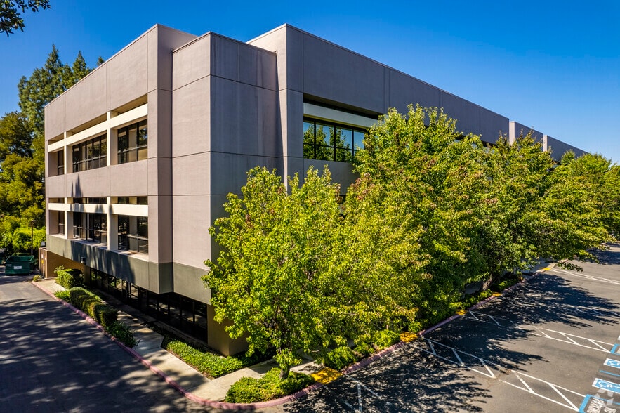 More Photos Of 5700 Stoneridge Mall Rd, Pleasanton Office For Lease