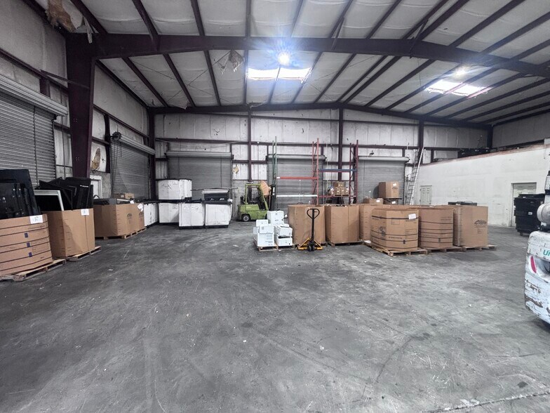 More Photos Of 6102 24th St E, Bradenton Warehouse For Lease