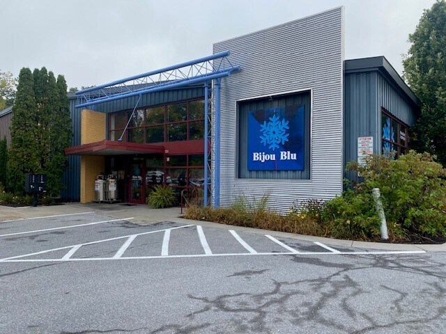 Primary Photo Of 10 Farrell St, South Burlington Storefront For Lease