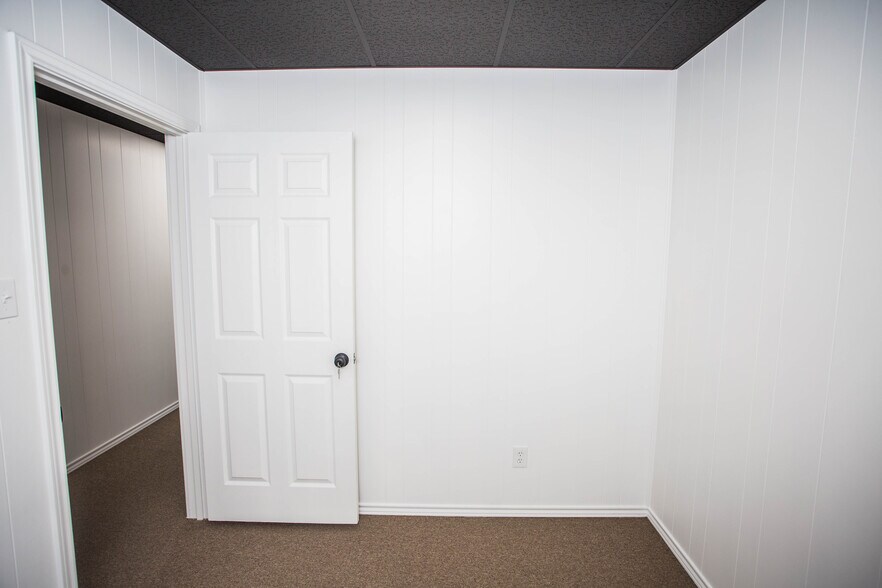 More Photos Of 2811 74th St, Lubbock Office Residential For Sale