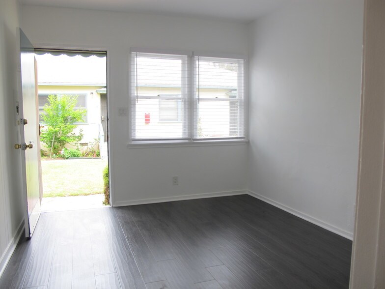 More Photos Of 1824 Michigan Ave, Santa Monica Apartments For Sale