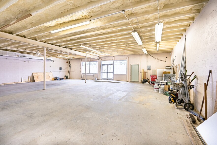 More Photos Of 802-810 S Dixie Hwy, Lake Worth General Retail For Lease