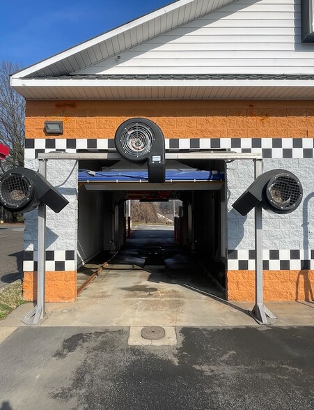 More Photos Of 2424 S Stratford Rd, Winston-Salem Carwash For Sale