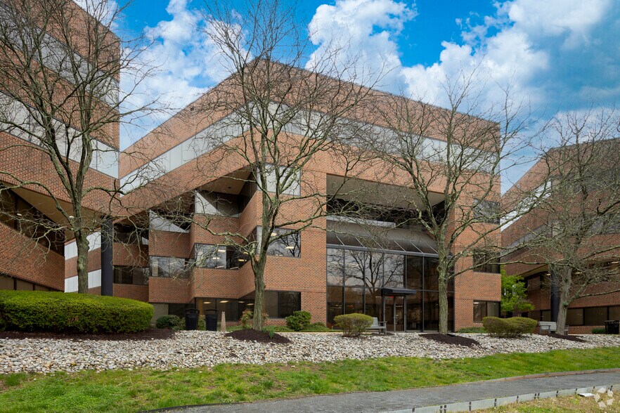 More Photos Of 1604 Spring Hill Rd, Vienna Office For Lease