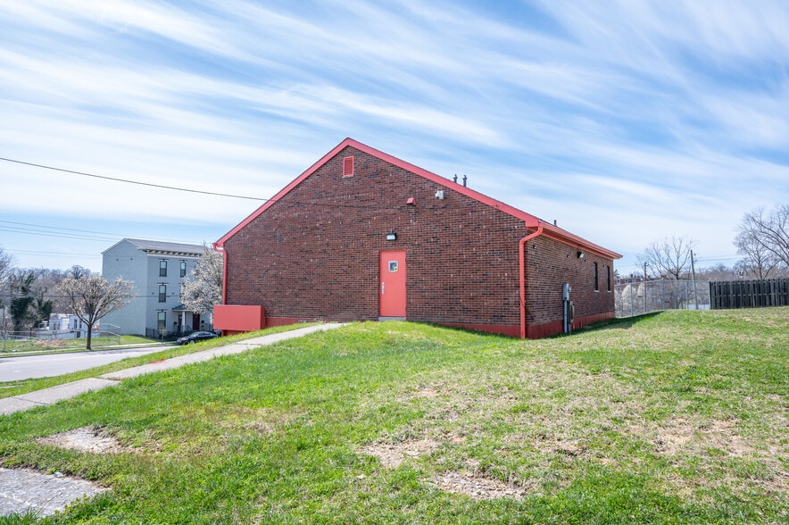 More Photos Of 2918 Price Ave, Cincinnati Office For Lease