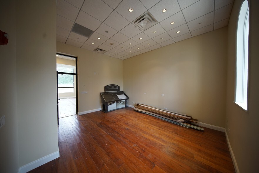 More Photos Of 3330 Skokie Valley Rd, Highland Park Medical For Lease