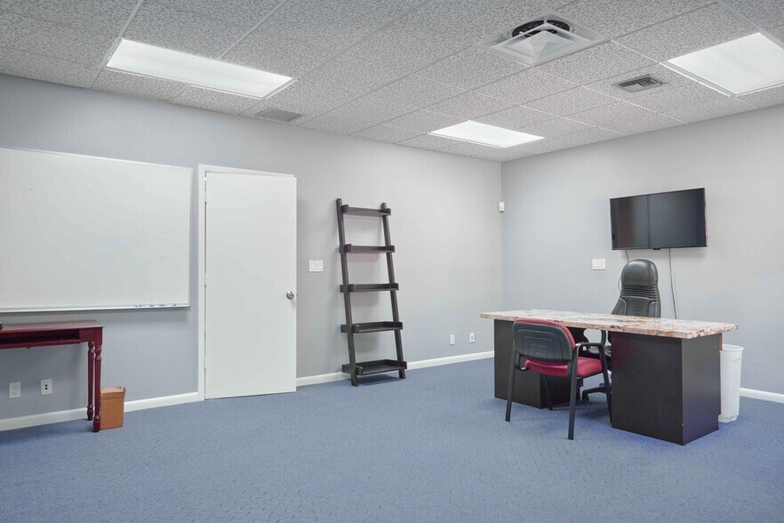 More Photos Of 6800 W Commercial Blvd, Lauderhill Office For Lease