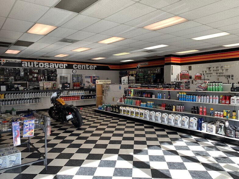 More Photos Of 1510 Washington St, Commerce Auto Repair For Lease