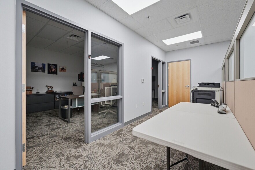 More Photos Of 2920 George Washington Way, Richland Office For Sale