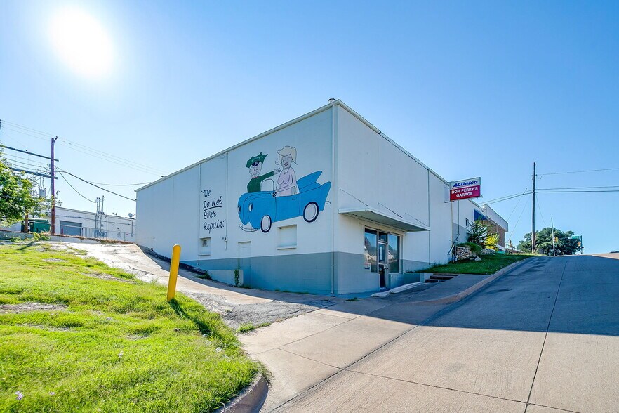 More Photos Of 5323-5325 Woodway Dr, Fort Worth General Retail For Sale