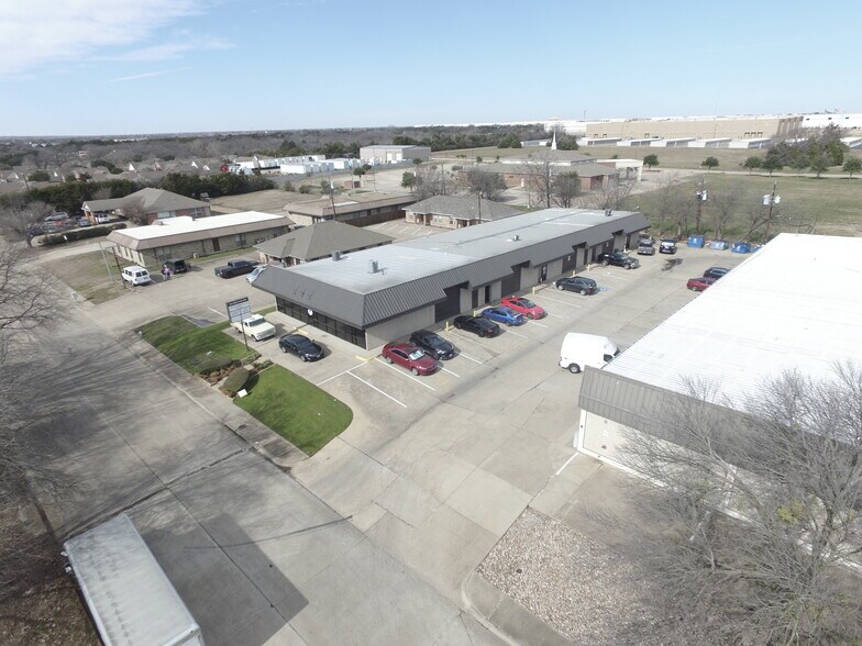 More Photos Of 205 Executive Way, DeSoto Light Manufacturing For Lease