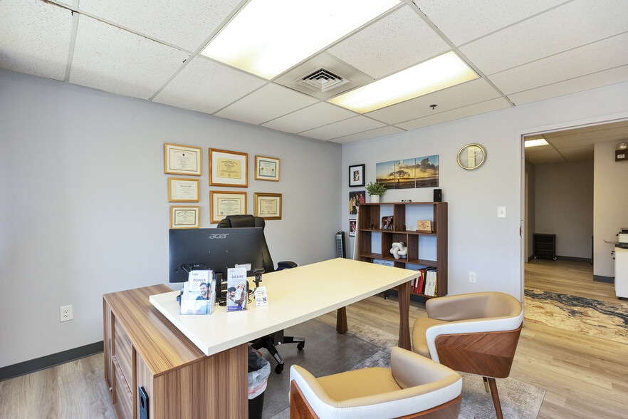 More Photos Of 254 N Broadway, Salem Storefront Retail Office For Sale