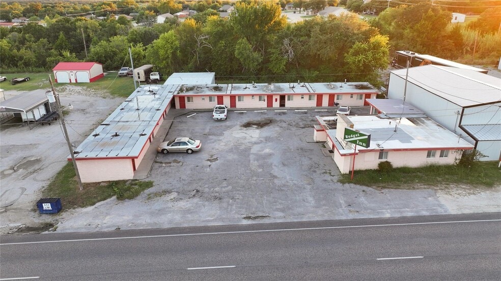 More Photos Of 1408 E Wise St, Bowie Hotel For Sale