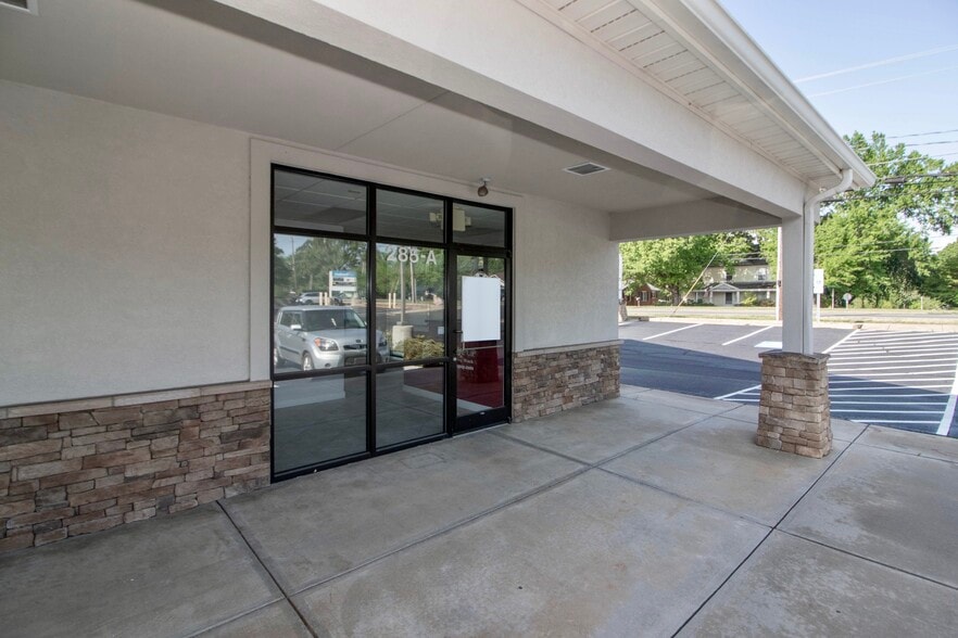 More Photos Of 285 N Main St, Troutman General Retail For Lease