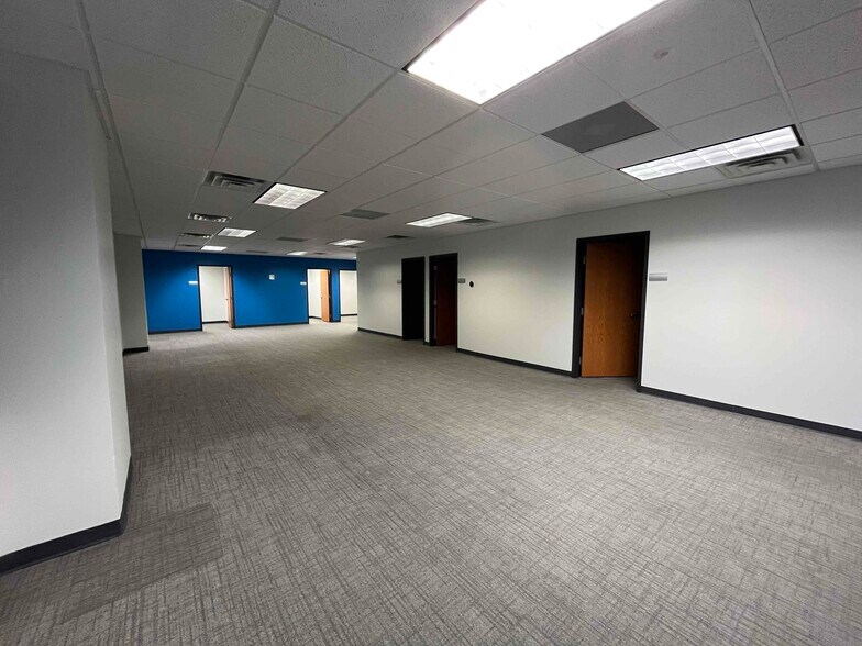 More Photos Of 1010 N 96th St, Omaha Office For Sale