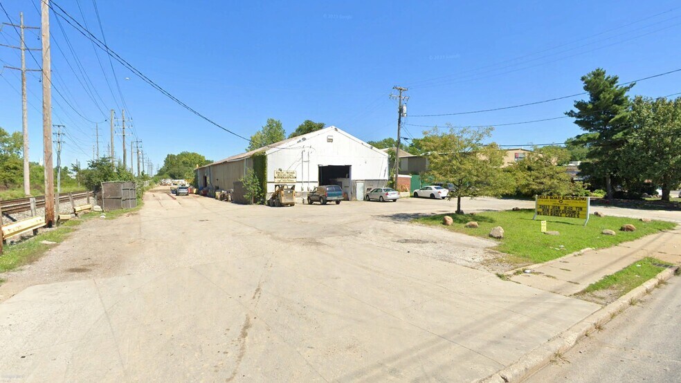 Primary Photo Of 1423 Dille Rd, Euclid Warehouse For Lease