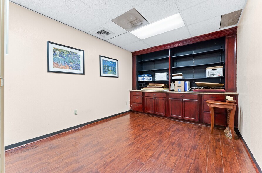 More Photos Of 2107 N Broadway, Santa Ana Loft Creative Space For Sale