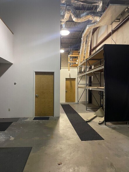 Primary Photo Of 185 Industrial Pkwy, Branchburg Warehouse For Lease