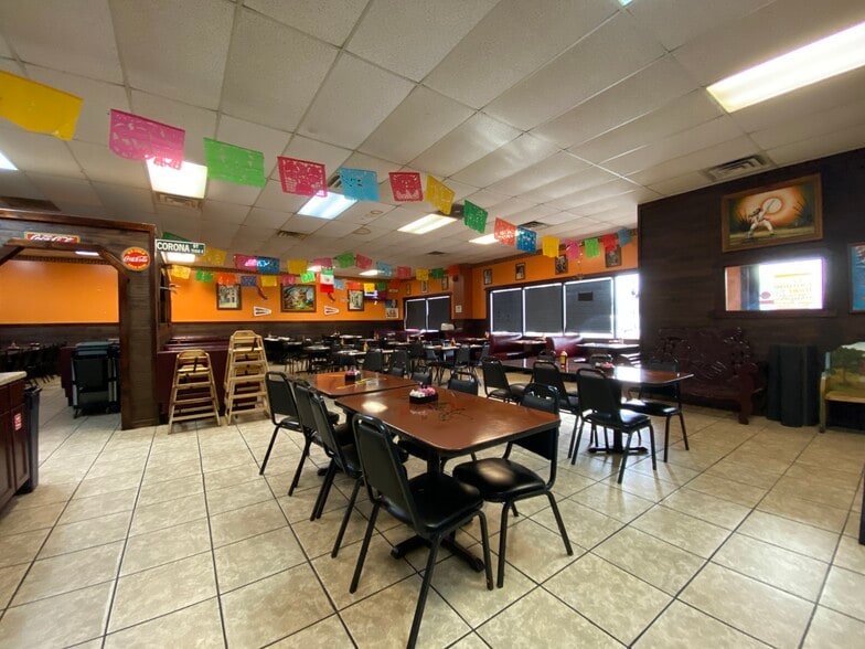 More Photos Of 427 W Pike St, Goshen Restaurant For Lease