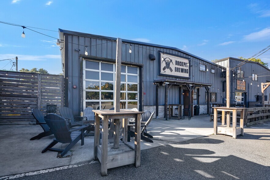 More Photos Of 10-14 W Illiana St, Orlando Warehouse For Sale