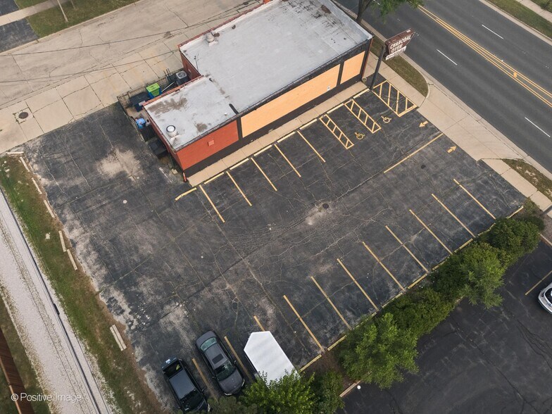 More Photos Of 4400 Golf Rd, Skokie Restaurant For Sale