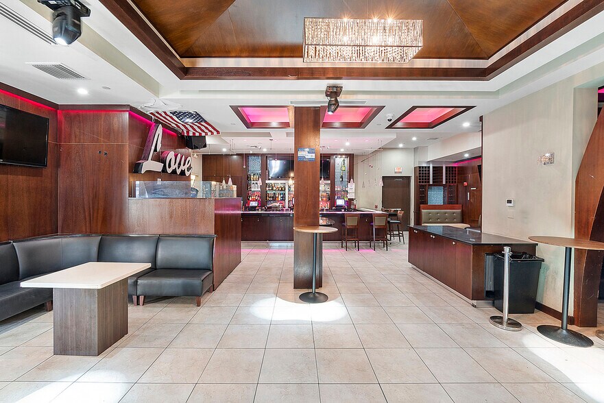 More Photos Of 401 W Atlantic Ave, Delray Beach Storefront Retail Office For Lease