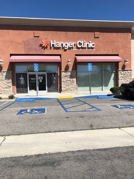 More Photos Of 3000-3024 W Florida Ave, Hemet Freestanding For Lease