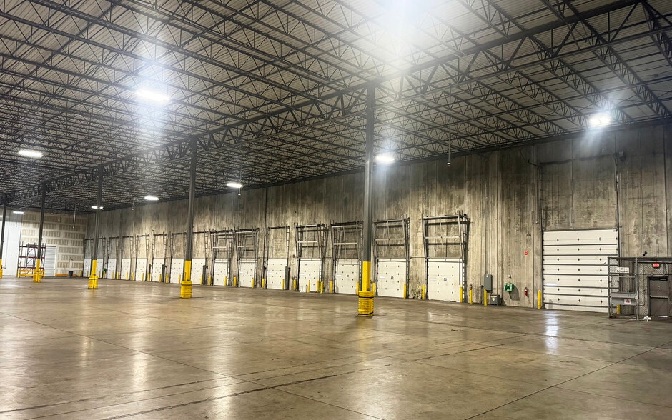 More Photos Of 27501 Hildebrandt Rd, Romulus Distribution For Lease