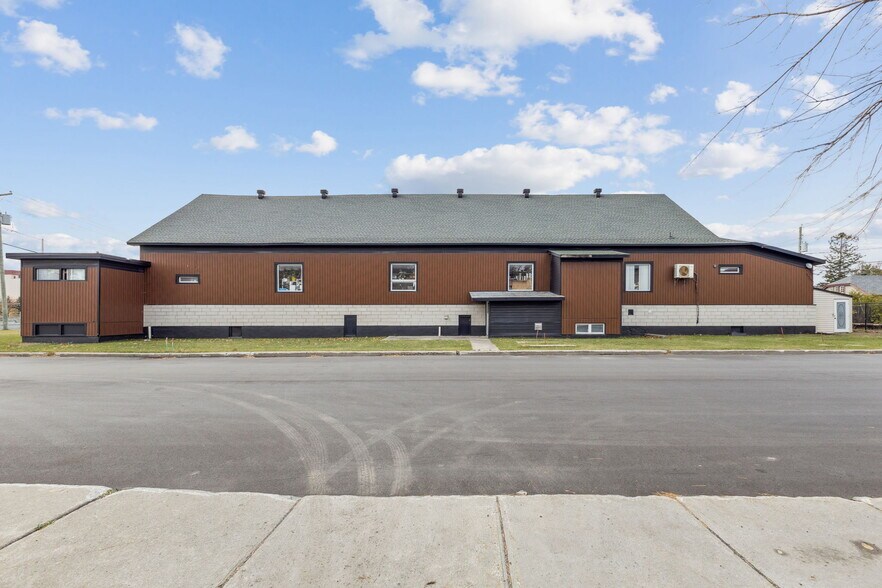 More Photos Of 195 Boul Maloney O, Gatineau Lodge Meeting Hall For Lease