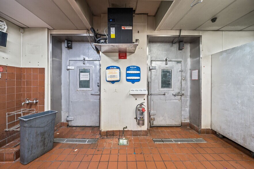 More Photos Of 10071 Hutchison Blvd, Panama City Beach Freestanding For Lease