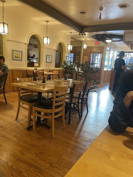 More Photos Of 11-19 N Pleasant St, Amherst Storefront Retail Office For Lease