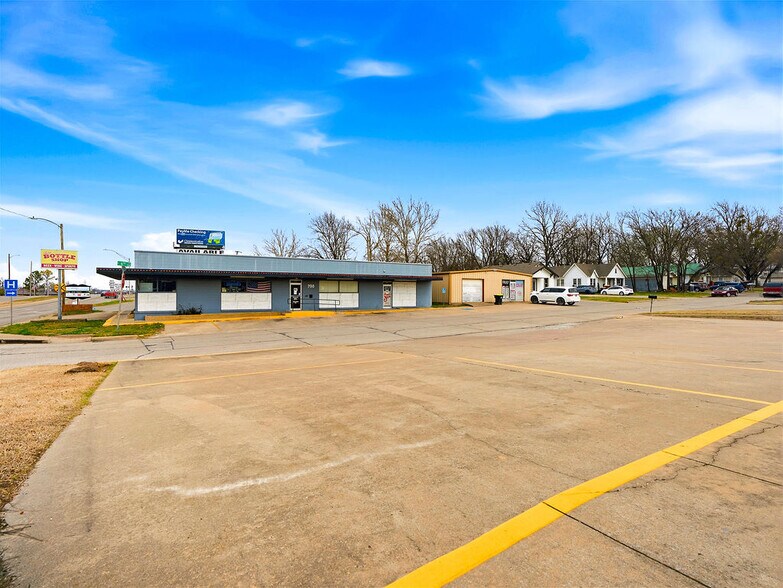 More Photos Of 530 N Mississippi Ave, Ada Freestanding For Sale