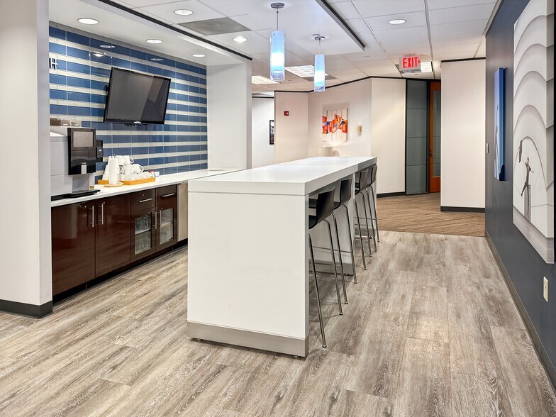 More Photos Of 7300 W 110th St, Overland Park Coworking Space