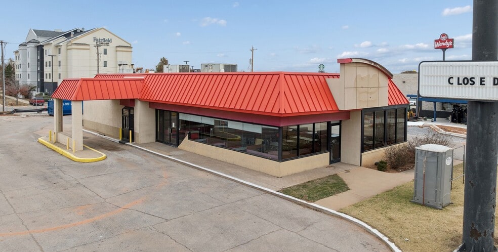 Primary Photo Of 925 E Main St, Weatherford Fast Food For Lease