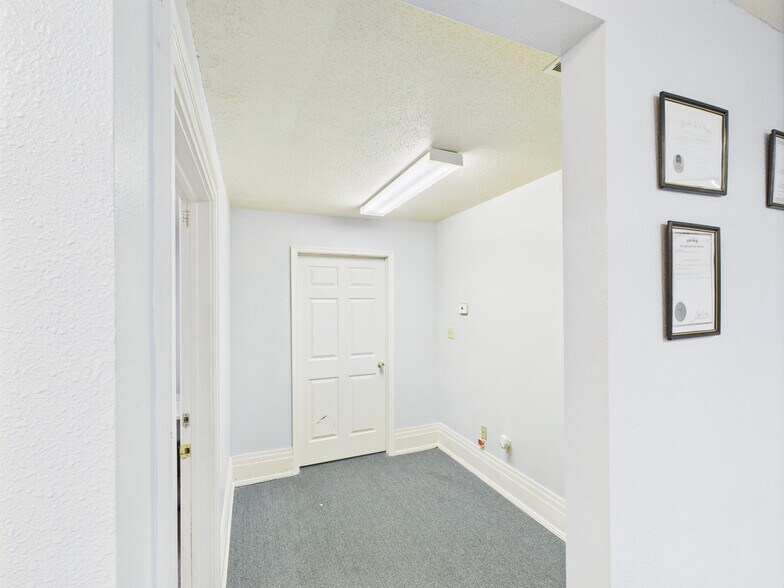 More Photos Of 619 Blondeau St, Keokuk Office For Sale