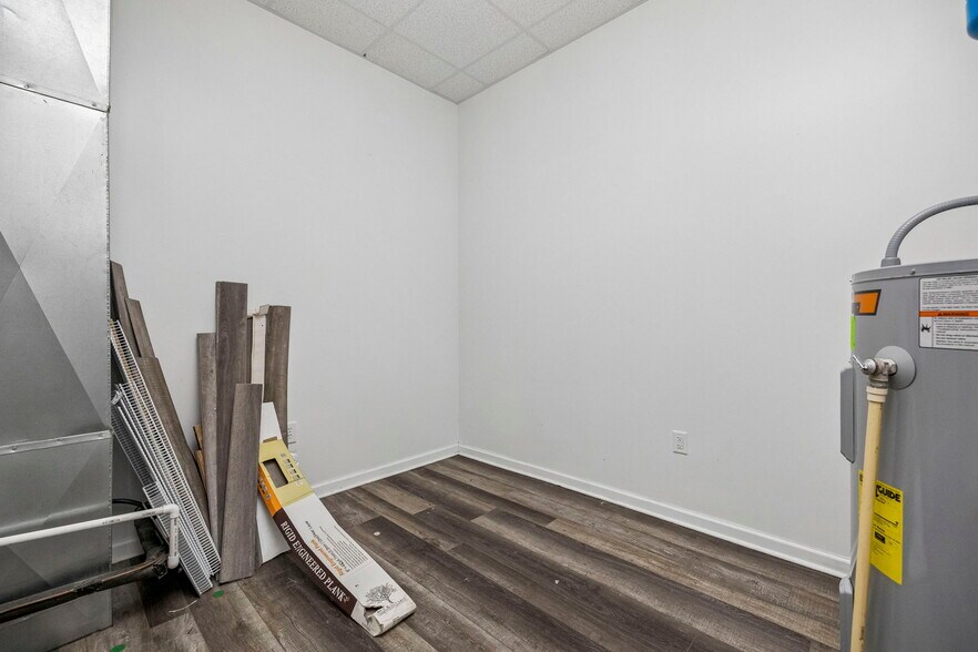 More Photos Of 206 Claire Ave, Oak Grove General Retail For Lease