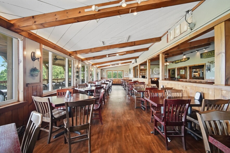 More Photos Of 100 Mountain Rd, Easthampton Restaurant For Sale