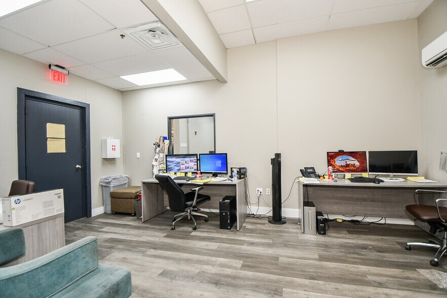 More Photos Of 10860 Rockley Rd, Houston Warehouse For Sale