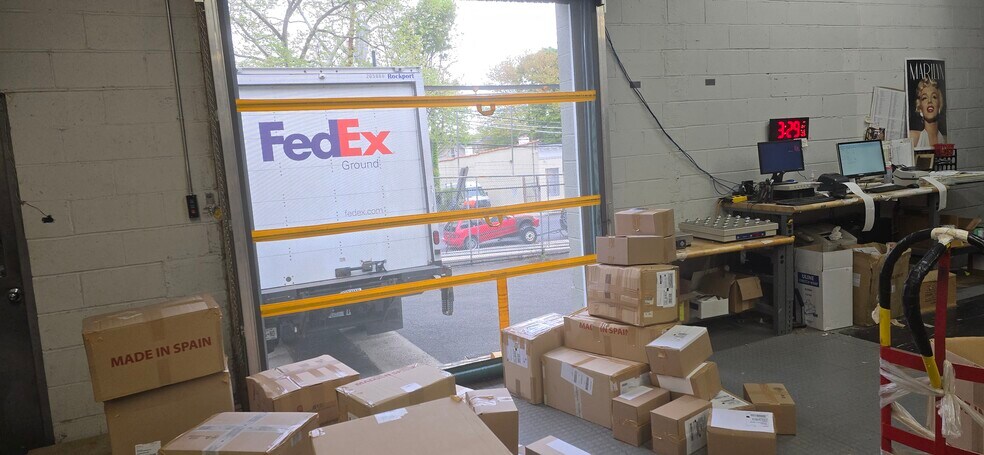 More Photos Of 520 E 3rd St, Mount Vernon Distribution For Lease