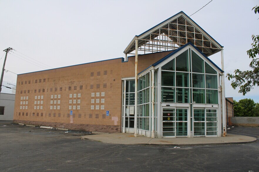 More Photos Of 551 Dorr St, Toledo Freestanding For Sale