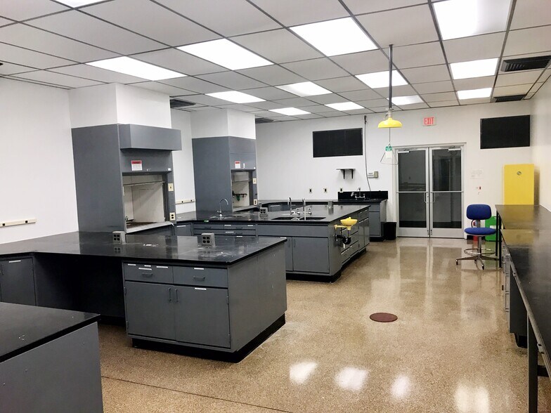 More Photos Of 300 Kimberton Rd, Phoenixville Research And Development For Sale