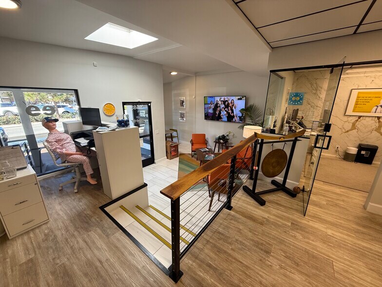 More Photos Of 5685-5693 La Jolla Blvd, La Jolla Apartments For Lease