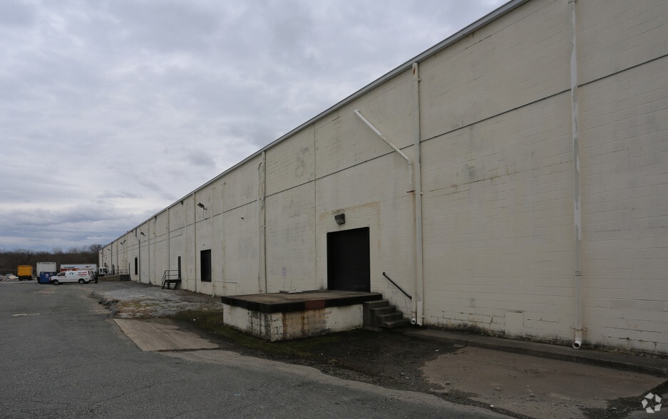 More Photos Of 10726 Tucker St, Beltsville Warehouse For Lease