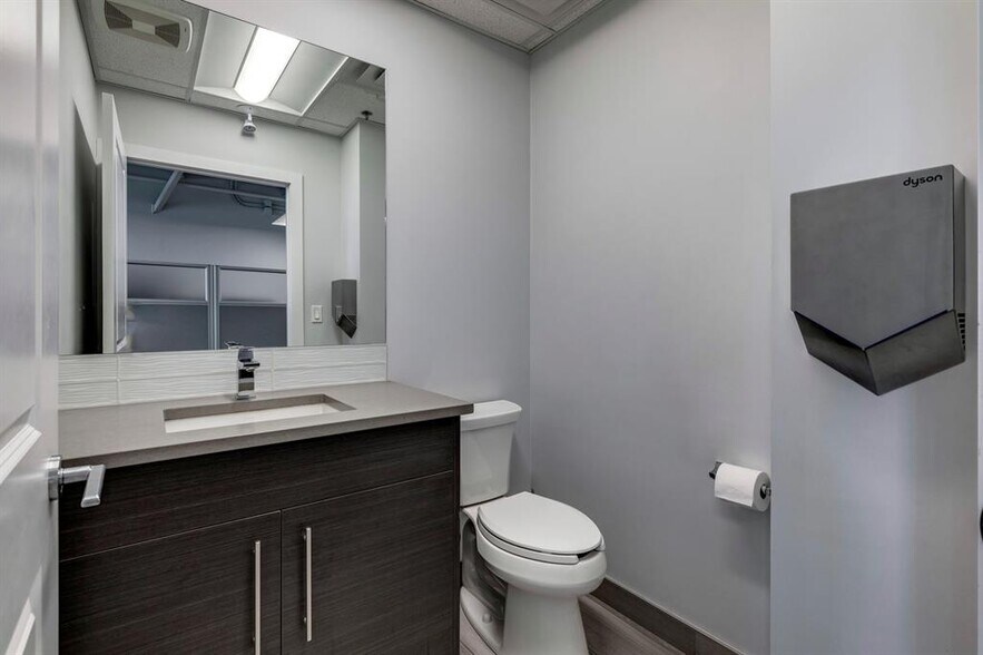 More Photos Of 2903 Kingsview Blvd SE, Airdrie Showroom For Sale