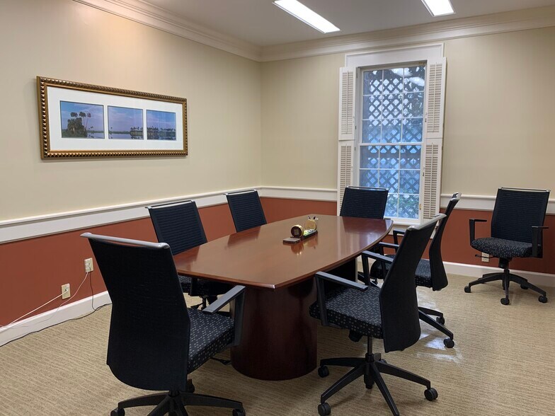 More Photos Of 102-106 NW 2nd Ave, Gainesville Office For Lease