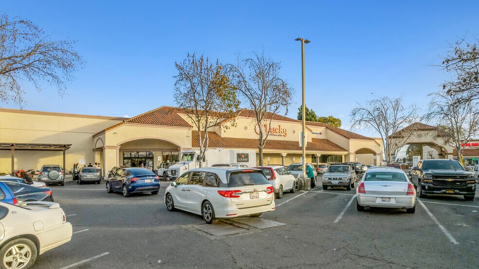 More Photos Of 25151 Santa Clara St, Hayward Supermarket For Sale